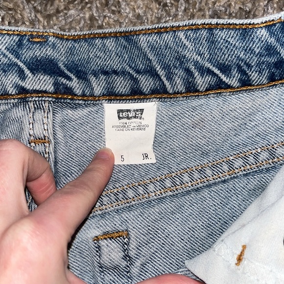 Levi’s cute shorts for juniors / women🤍 - Picture 2 of 3